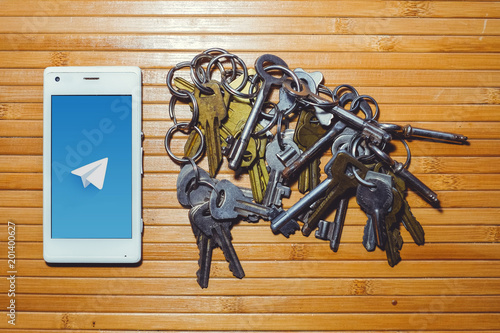 blocking and banning of telegram, encryption keys are located next to the phone photo