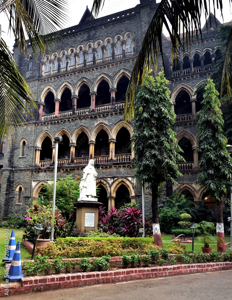 Naklejka premium Mumbai High court and gardens