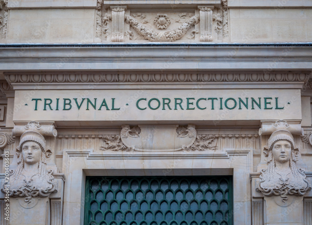 Obraz premium Tribunal correctionnel