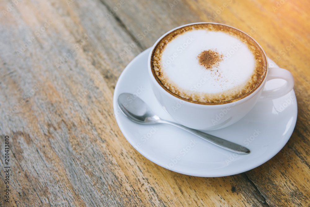 Obraz premium hot latte coffee in cafe