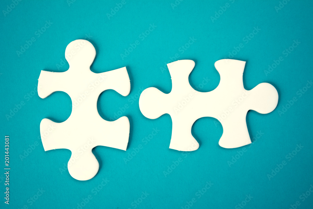 Obraz premium Jigsaw on blue background