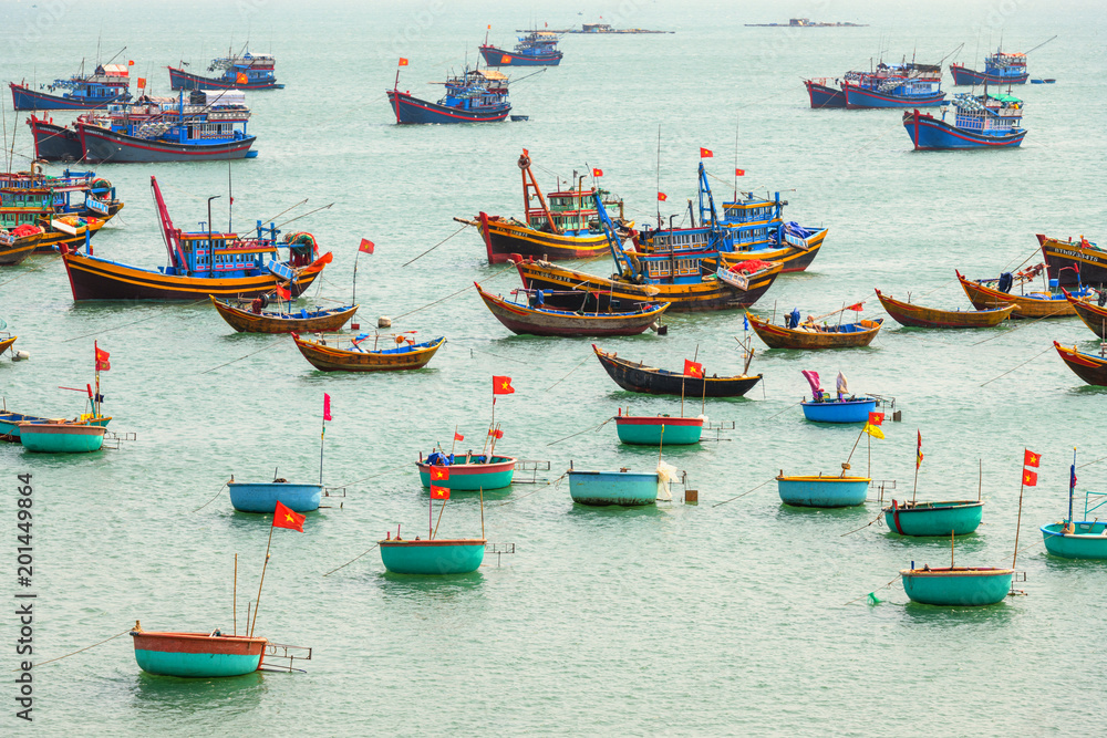 Obraz premium Fishing boat over mui ne bay,Vietnam