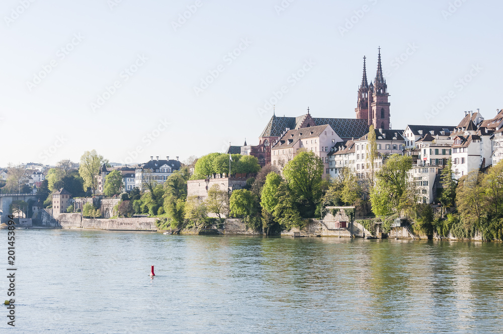 Fototapeta premium Basel, Stadt, Altstadt, Münster, Kirche, Pfalz, Münsterplatz, Rhein, Rheinufer, Grossbasel, Altstadthäuser, Galgenfischer, Frühling, Schweiz
