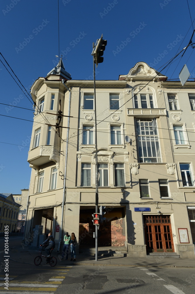 The building in Lenivka Street, 7/6, was a former merchant's house of merchant Kuzma Lobachev.