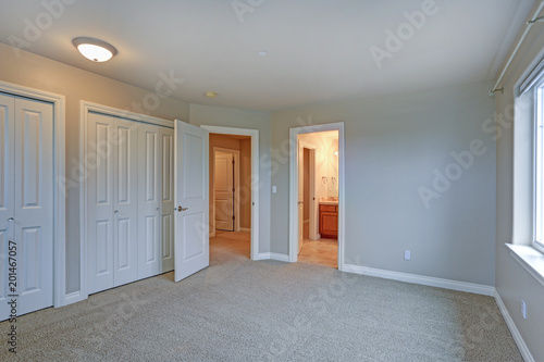 Light empty room interior with open door to a bathroom.