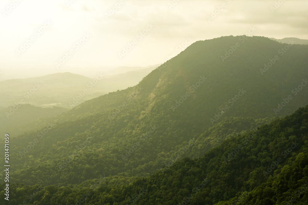 Naklejka premium Mountainous terrain and cloudy sky