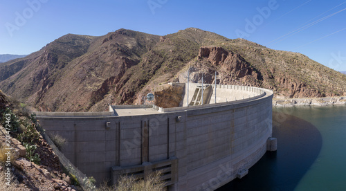 Tableau sur toile Theodore Roosevelt Dam at Hwy 88 between Salt River and Roosevelt Lake, AZ, USA