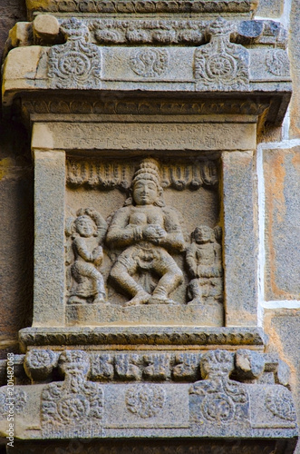 Carved dancing idols on the Gopuram of Nataraja Temple, Chidambaram, Tamil Nadu, India