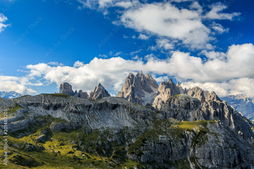 Landschaft um die Drei Zinnen in den Sextner Dolomiten, Südtirol Italien_018