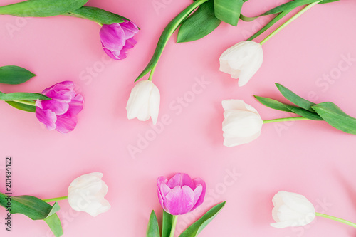 Fototapeta Naklejka Na Ścianę i Meble -  Pattern with tulips flowers on pink pastel background. Flat lay, top view. Spring background.