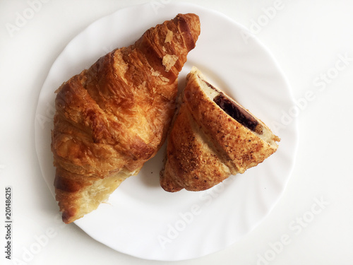 Obraz na płótnie Croissant with nougat and chocolate w salonie