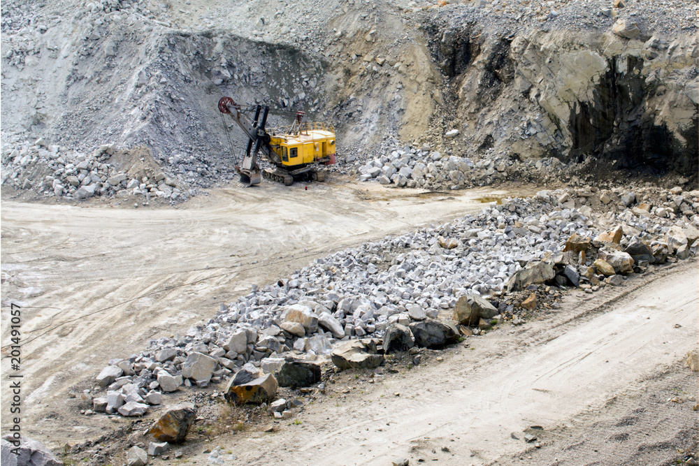 Excavator works quarrying extraction of aluminum ore. heavy machinery Excavator works quarrying extraction of aluminum ore. heavy machinery