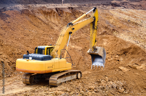 Wallpaper Mural Excavator performs excavation work in clay Torontodigital.ca