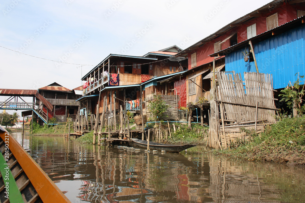Village lacustre du lac Inle en Birmanie Village lacustre du lac Inle en Birmanie