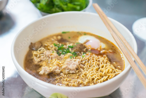 Instant noodles with pork and egg