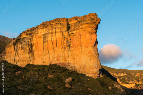 Brandwag (sentinel), a sandstone cliff during sunset at Golden Gate