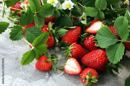 a bunch of raw fresh strawberries