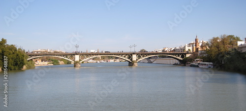 Obraz na plátně Ponte sobre o rio Guadalquivir em Sevilha, Vista da ponte de Triana