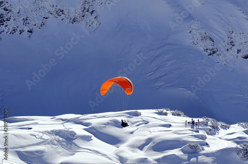 Gleitschirmflieger beim Nebelhorn, 2224m, Oberstdorf, Oberallgäu, Bayern, Deutschland, Europa photo