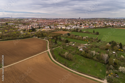 Luftbild mit Blick über die Felder auf Kornwestheim