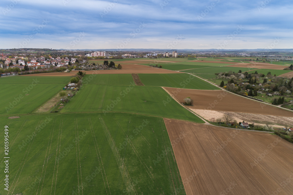 Luftbild über Felder mit Blick auf Kornwestheim