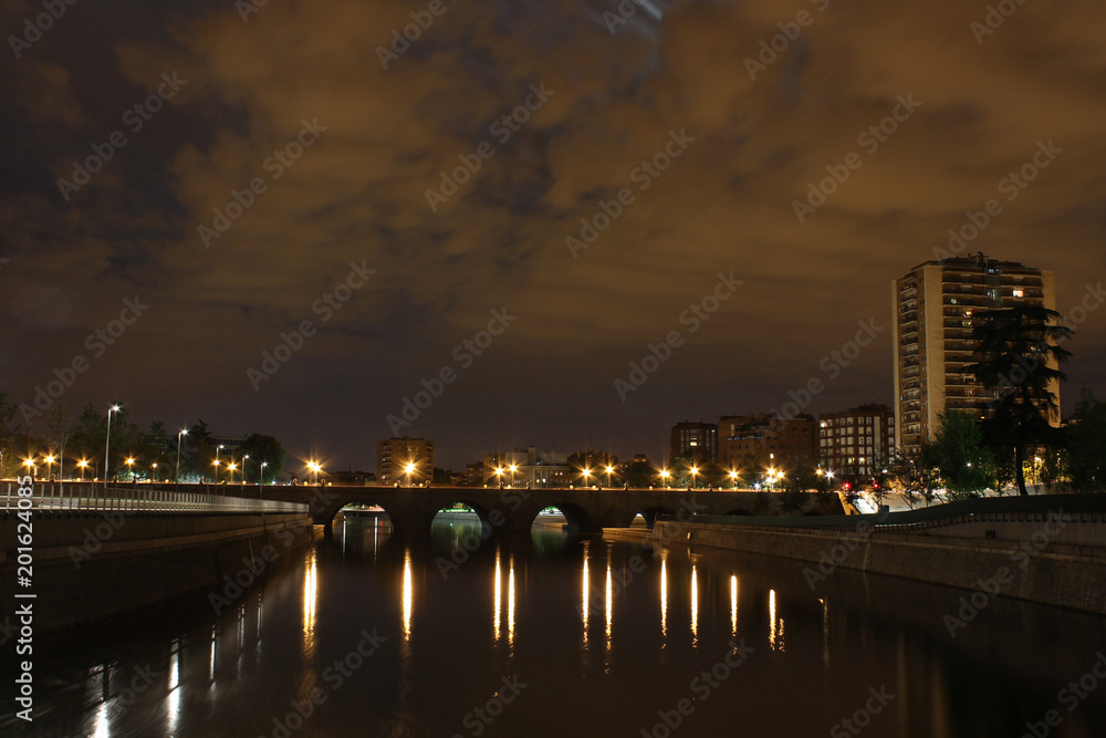 puente de madrid rio nocturno puente de madrid rio nocturno