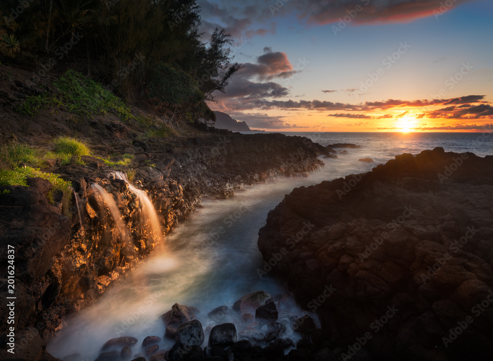 Fototapeta premium Waterfall near Queens Bath in Princeville Kauai