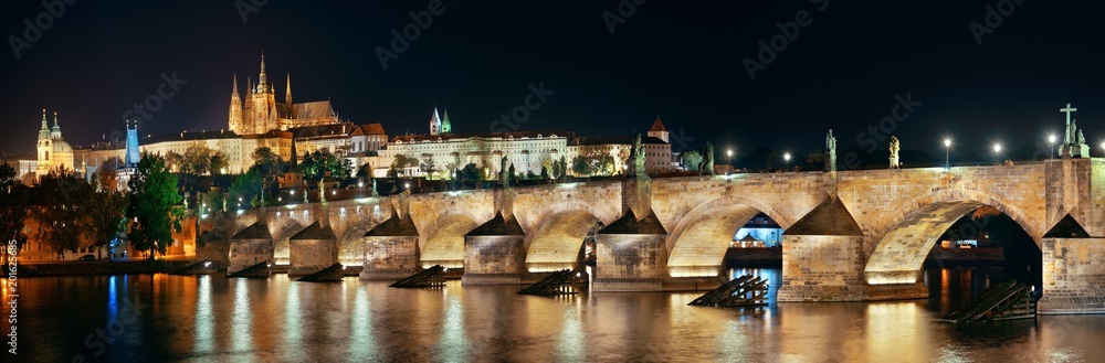 Fototapeta premium Prague skyline and bridge