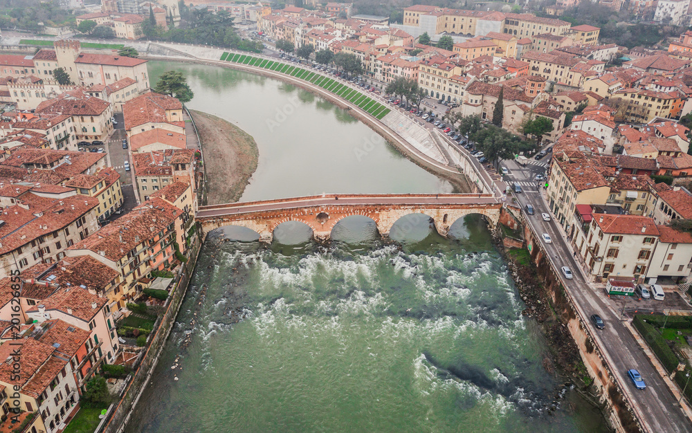 Obraz premium Aerial view of Ponte Pietra