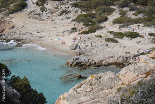 Cala de agua transparente en la Isla de Cerdeña, Italia