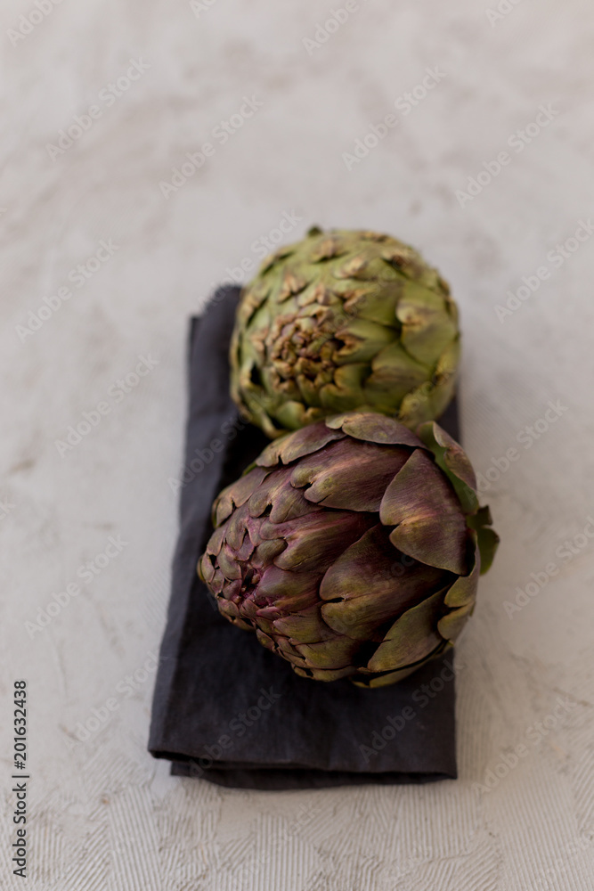 Obraz premium artichokes on gray tabletop