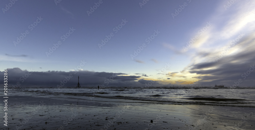 Obraz premium Sunset on Crosby Beach in winter, Crosby, Liverpool, United Kingdom