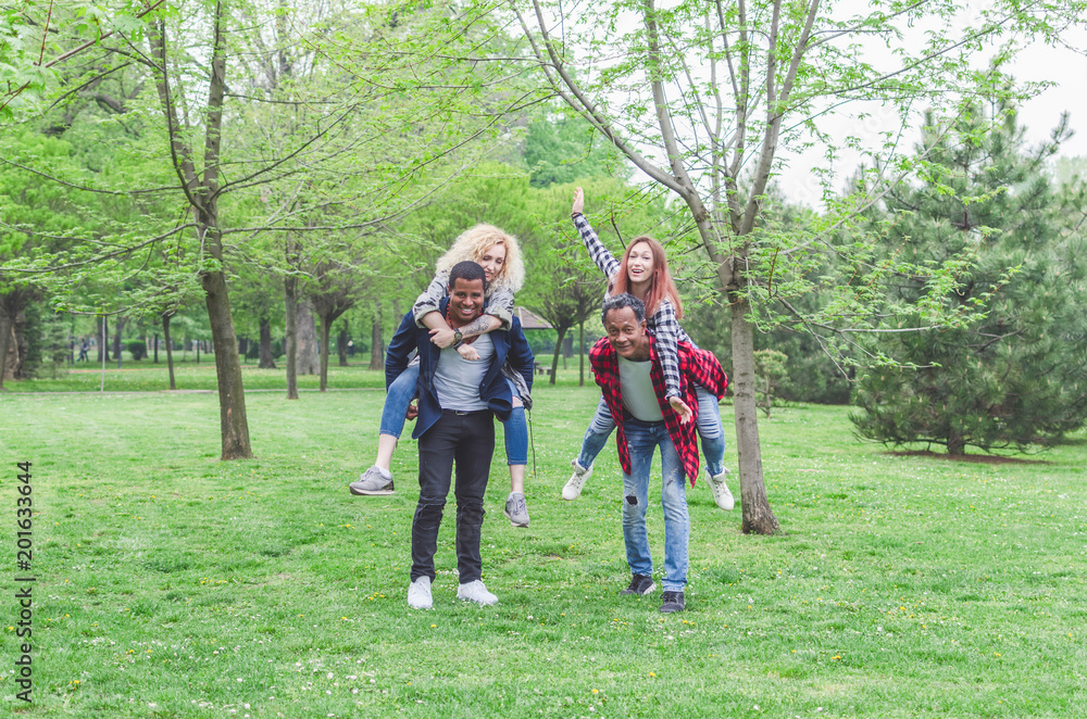 Obraz premium Group of diverse friends enjoying in nature