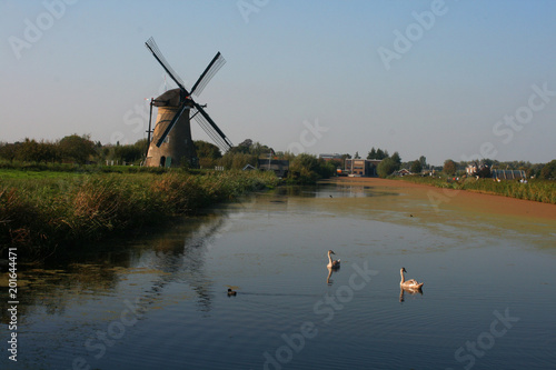 moulin    vent    Kinderdijk Elshout aux pays-bas