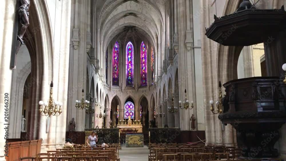 Nef de l'église Saint-Germain-l'Auxerrois à Paris Nef de l'église Saint-Germain-l'Auxerrois à Paris