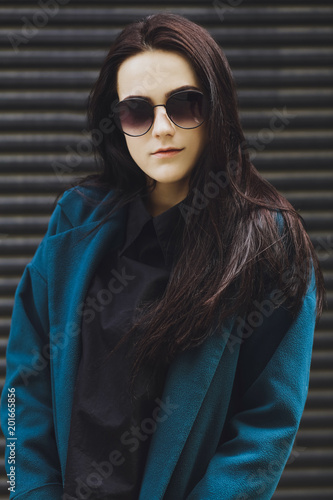 Obraz na płótnie Beautiful brunette girl. Fashionable, stylish with black hair, in coats, jeans and sunglasses w salonie