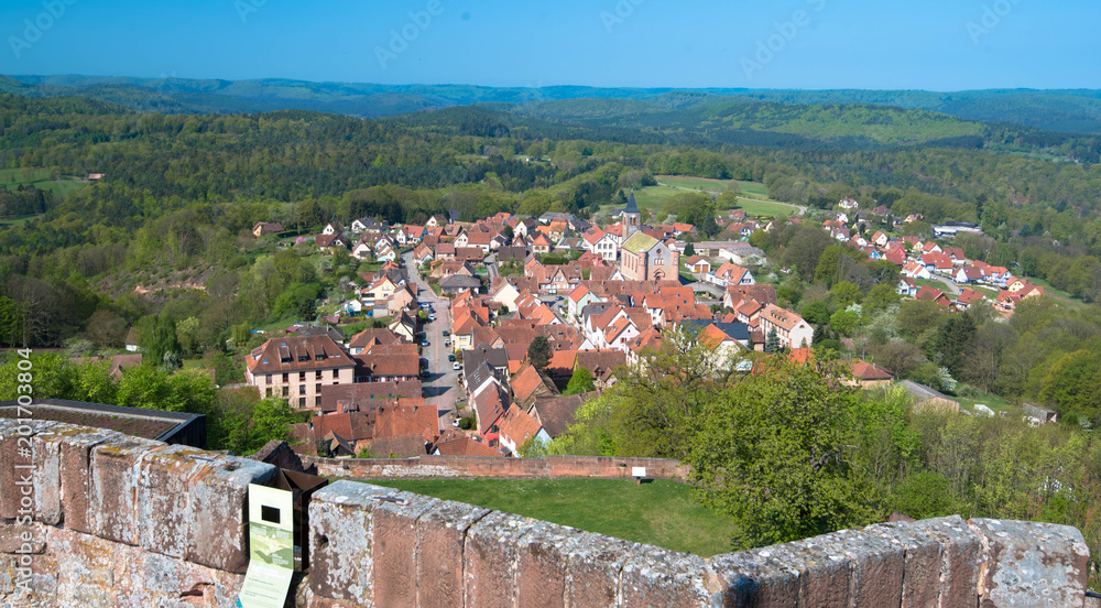 Blick auf Lichtenberg im Elsass von seinem Chateau