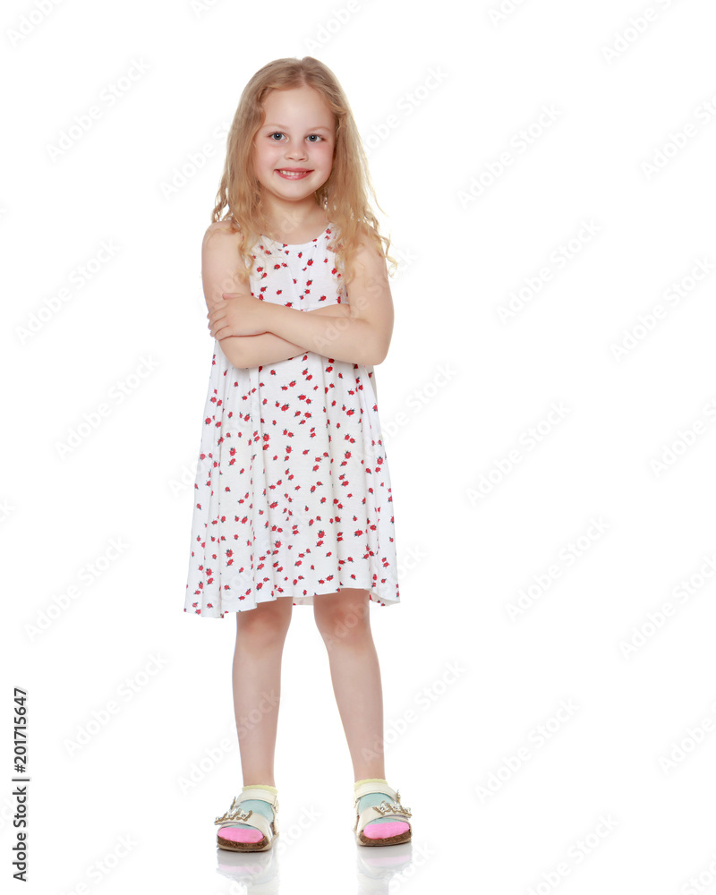 The little girl is full-length. The little girl is full-length.