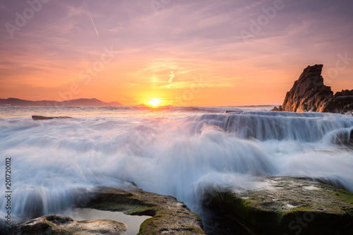 Fototapeta Naklejka Na Ścianę i Meble -  amazing sunset landscape at rocky beach