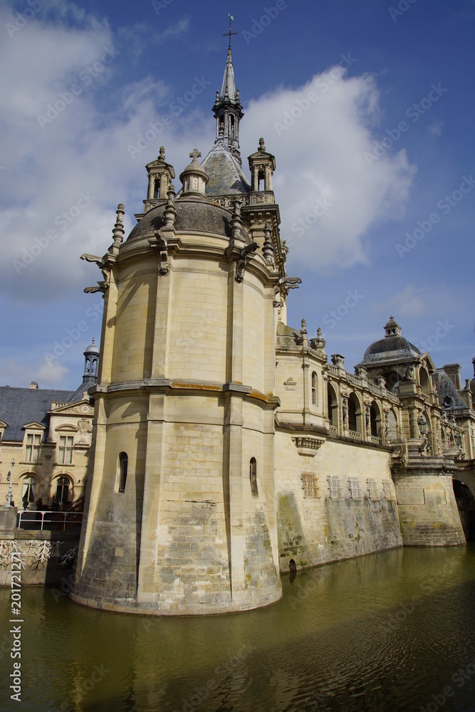 Gros plan sur des éléments architecturaux de châteaux de la renaissance française 