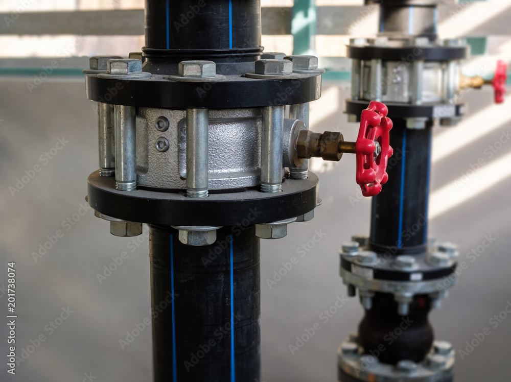 Butterfly valve controlling the discharge of water in the plumbing line