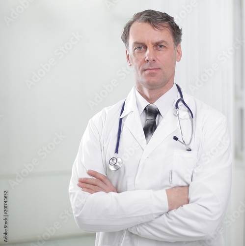 confident adult doctor looking at the camera. © ASDF