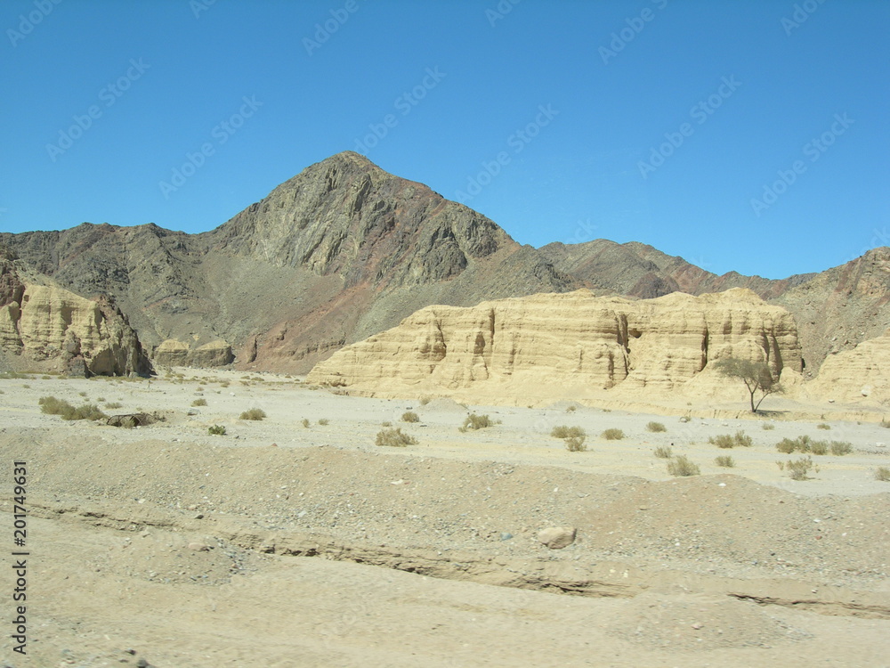 Skalny łańcuch górski w masywie Synaju, Egipt