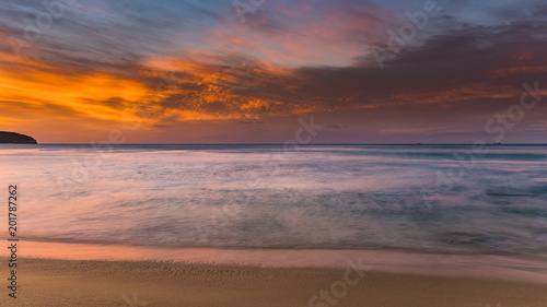 Fototapeta Naklejka Na Ścianę i Meble -  Soft Sunrise Seascape