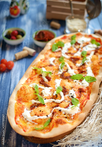 pizza with dried tomatoes