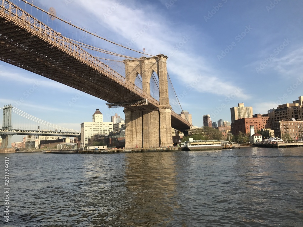Obraz premium Panoramę Manhattanu o zachodzie słońca.