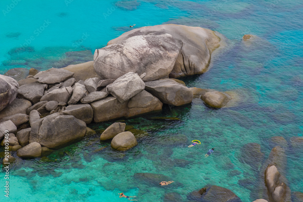 Fototapeta premium Sea waves stones. Crystal clear shallow waters that harbor excite rock formations and spectacular coral reefs, NATIONAL PARK, Similan islands, phuket. Fantastic lagoon, paradise for divers.