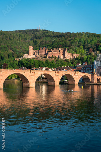 Heidelberg am Neckar mit Alte Brücke und Schloss 
