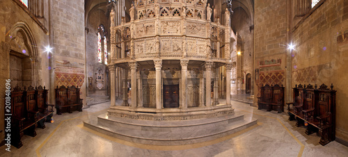 Arezzo, interno del Duomo, Arca