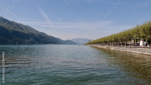 lac du bourget et l'esplanade du lac